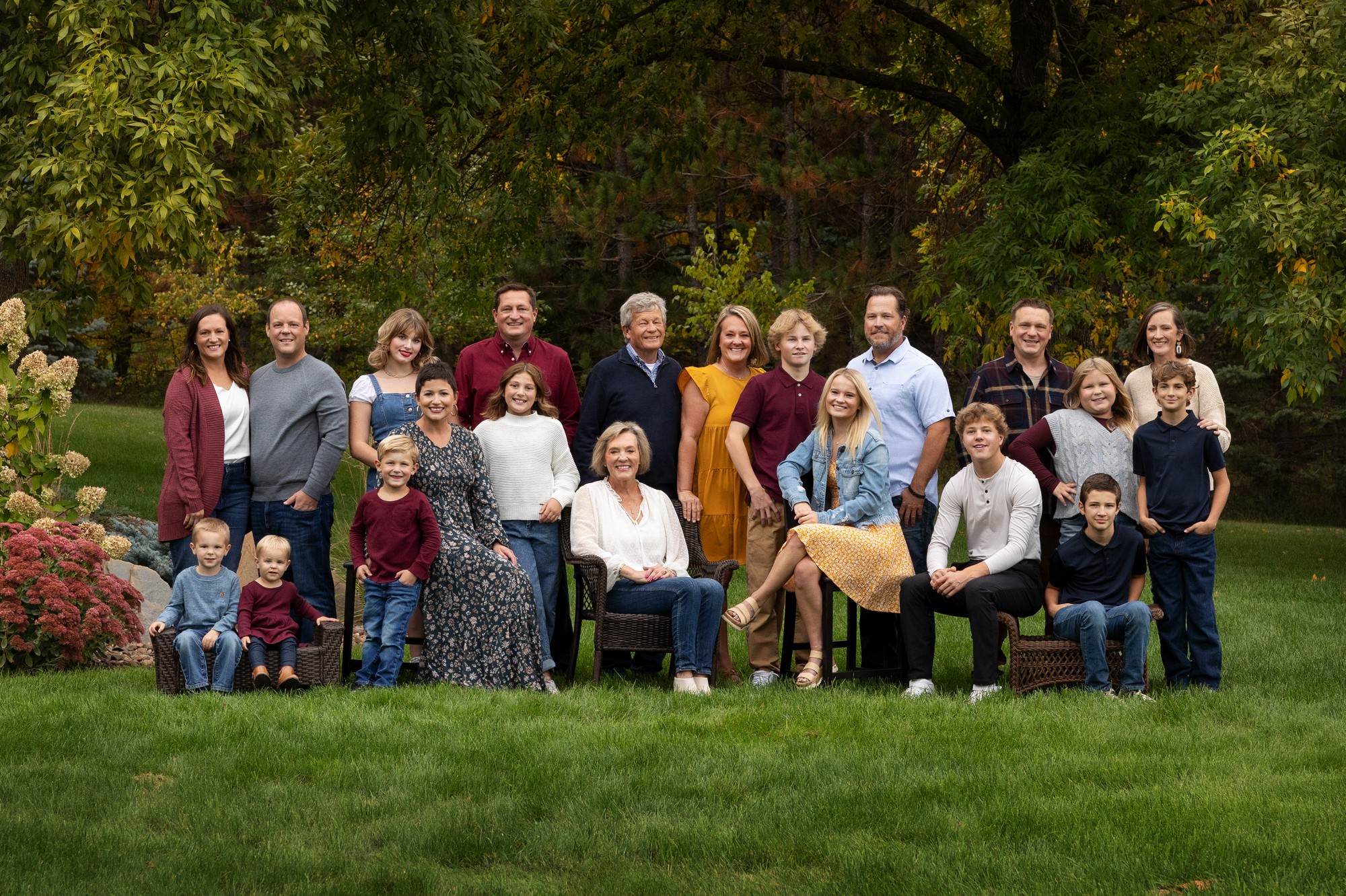 Extended Family Photos at St.Cloud MN Home in the fall