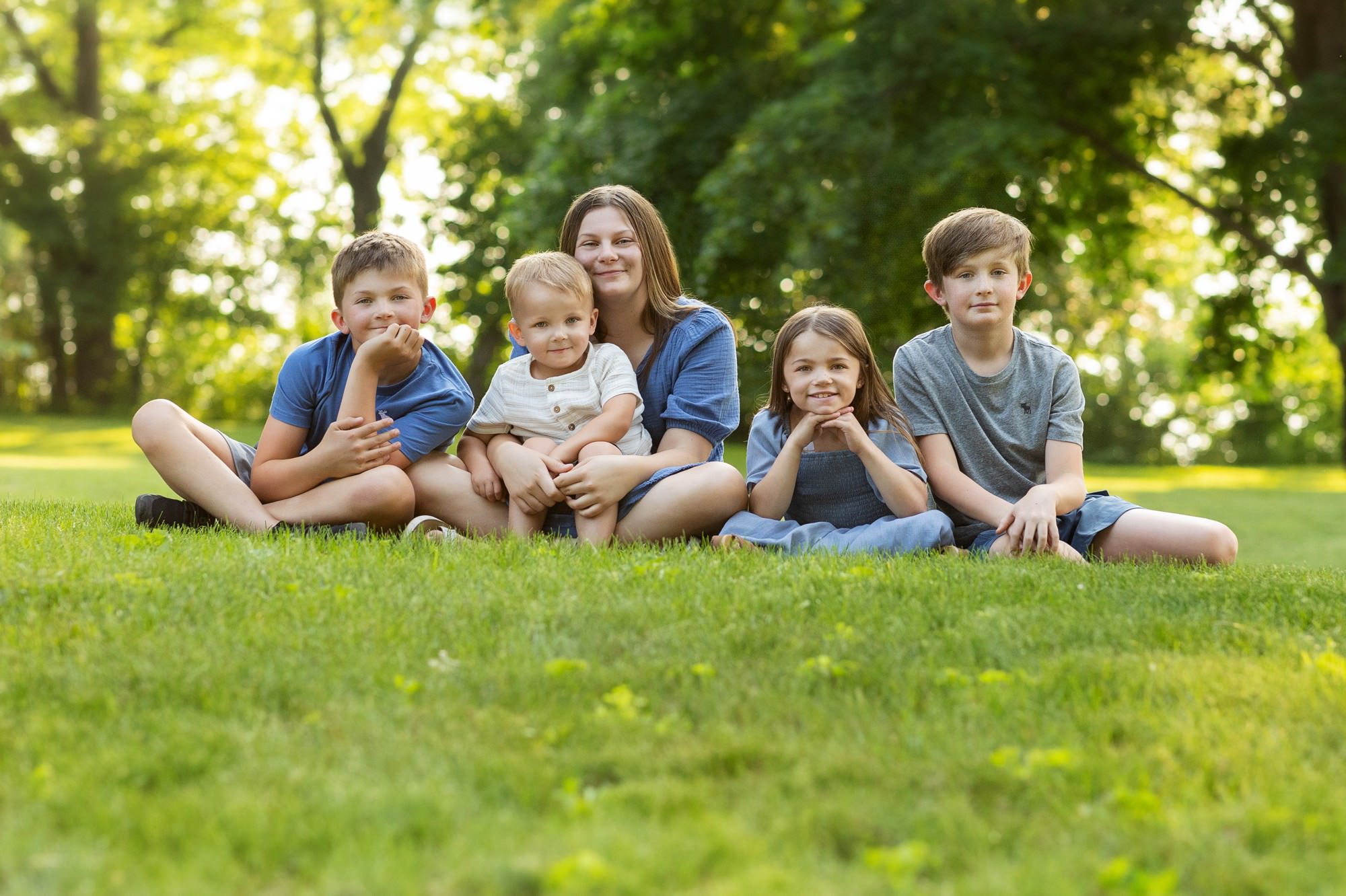 Casual photo of 5 siblings during summer family session in buffalo, mn park